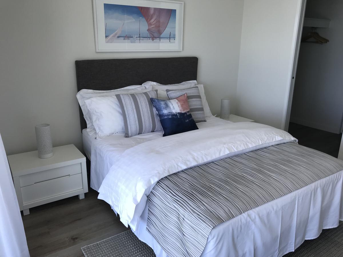 Apartment Waters Edge On The Broadwater