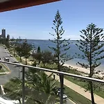 Waters Edge On The Broadwater