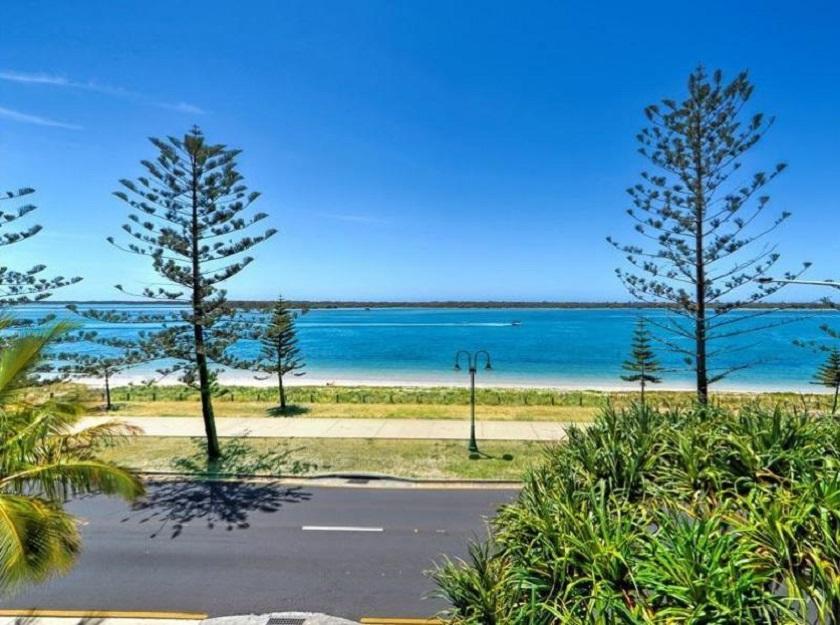 Waters Edge On The Broadwater *