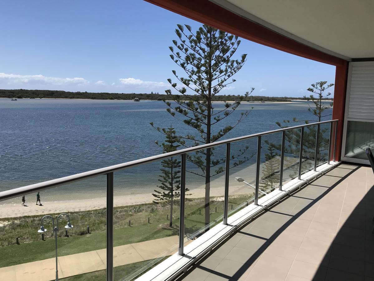 Waters Edge On The Broadwater *