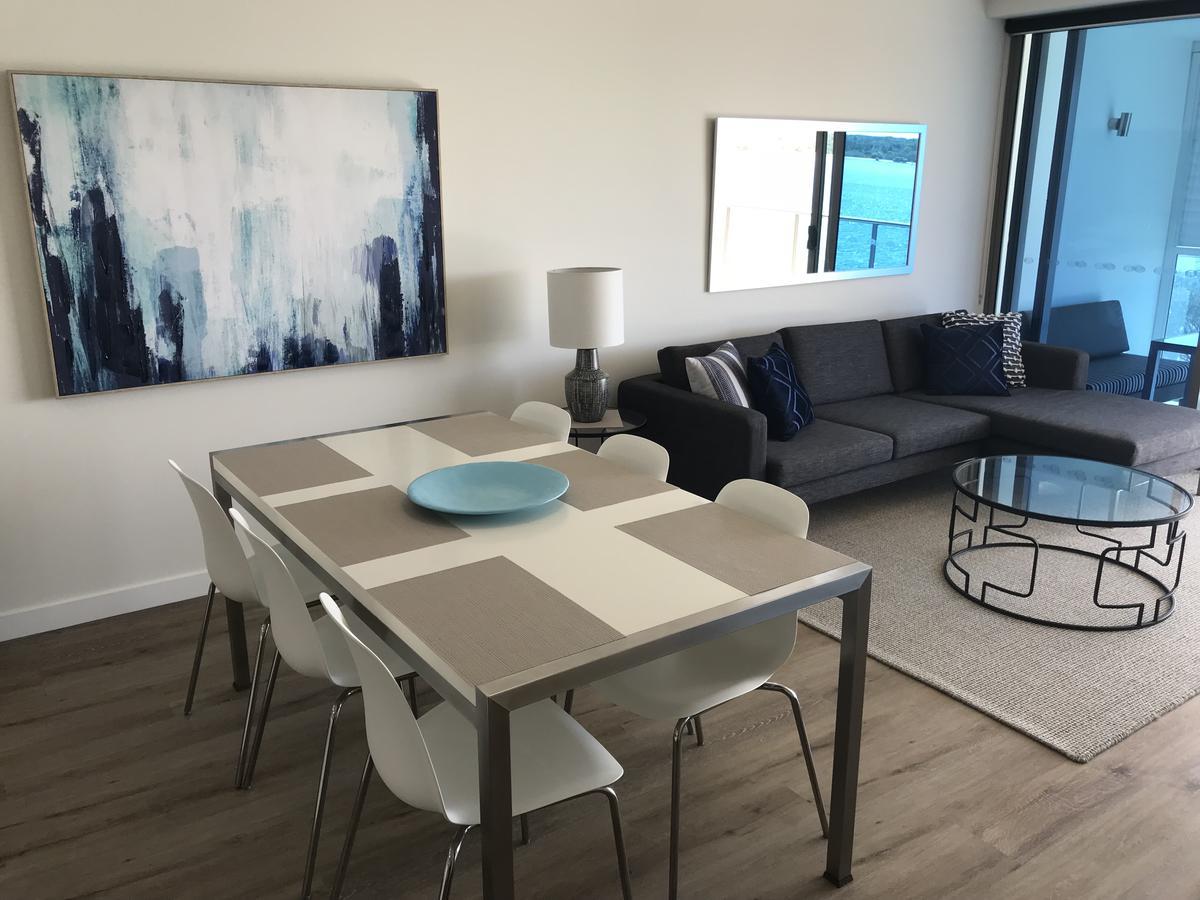 Apartment Waters Edge On The Broadwater