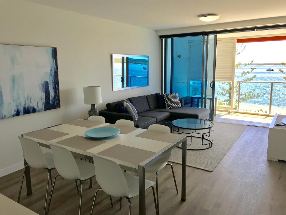 Waters Edge On The Broadwater Apartment Gold Coast